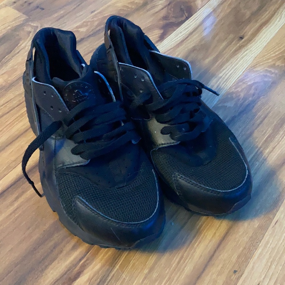 Black huaraches